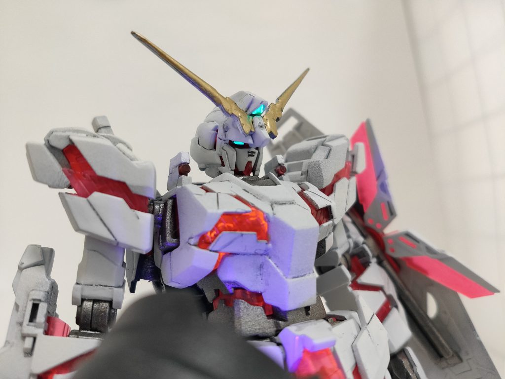 ブラックライトで光らせてます