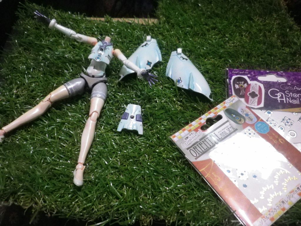 百均のネイルシールでうるさくならない様にドレスアップ！