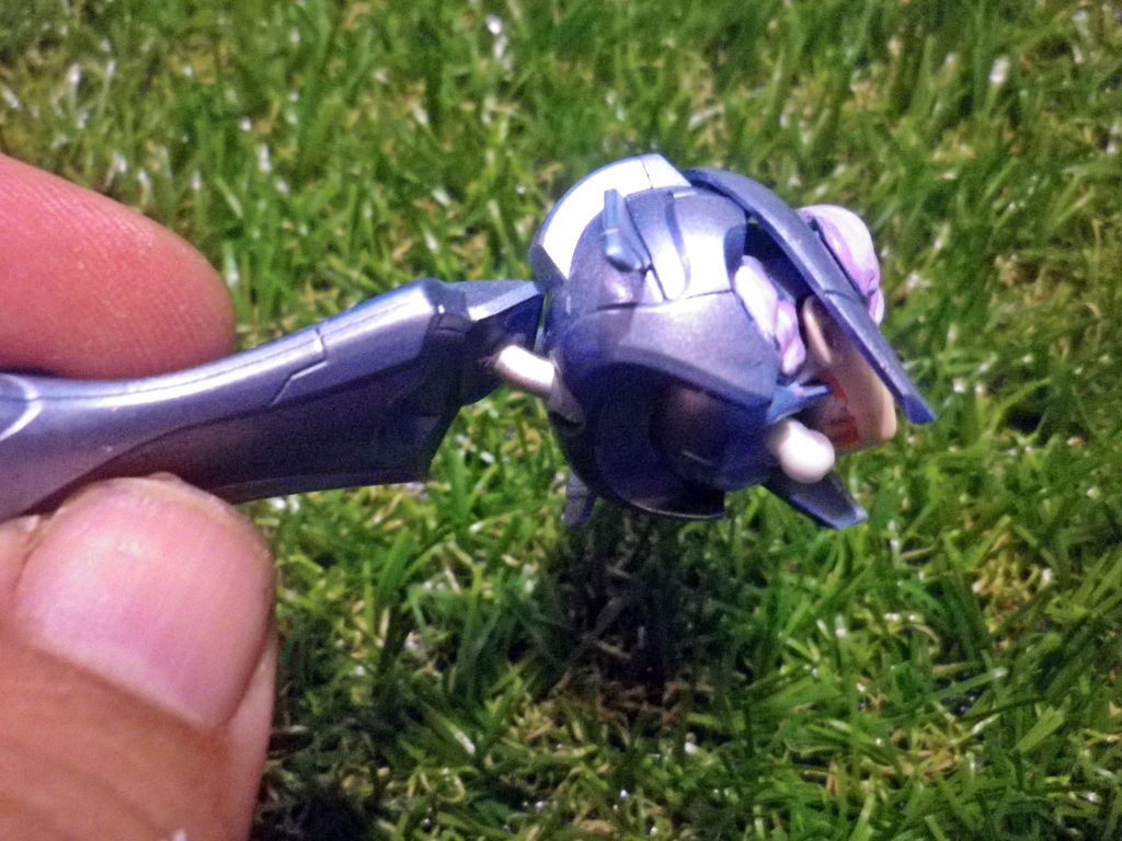 あおり撮影がメインになるのでアーマーに干渉する神パーツは一度カットして３ｍｍアルミ線にして対応しました。