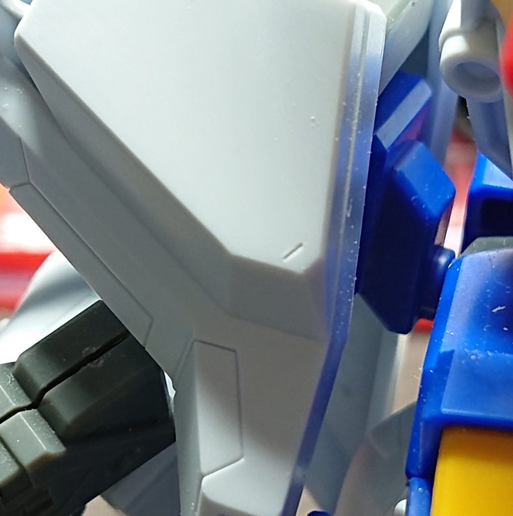 額や両肩にマイナスモールドを追加