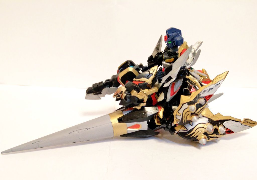 今回フィーチャーするメカは「ストレイト・ギア」です。　鋭い方ですね。