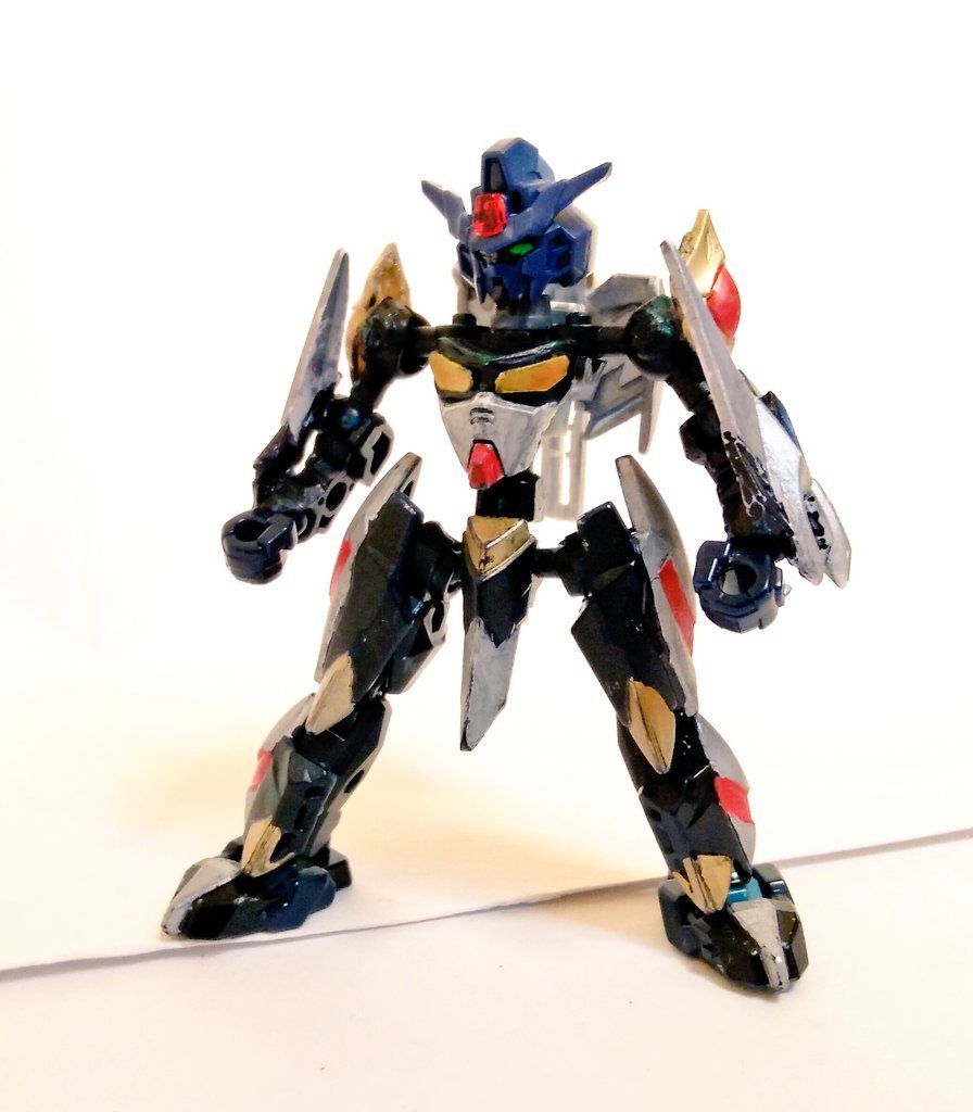 まずはこのちびガンダムから。名付けて「GUN-H.A.L.C（ガンハルク）」「H.A.L.C」は「Head & Arm Linking Core」の頭文字。アニマギアのフレームを使ってるんで、コアガンダムよりもちっこいです。頭の案が思い付かず、ひとまずコアガン２の頭を使ってます💦　あと胸のガンダムフェイスを隠しときたかった...