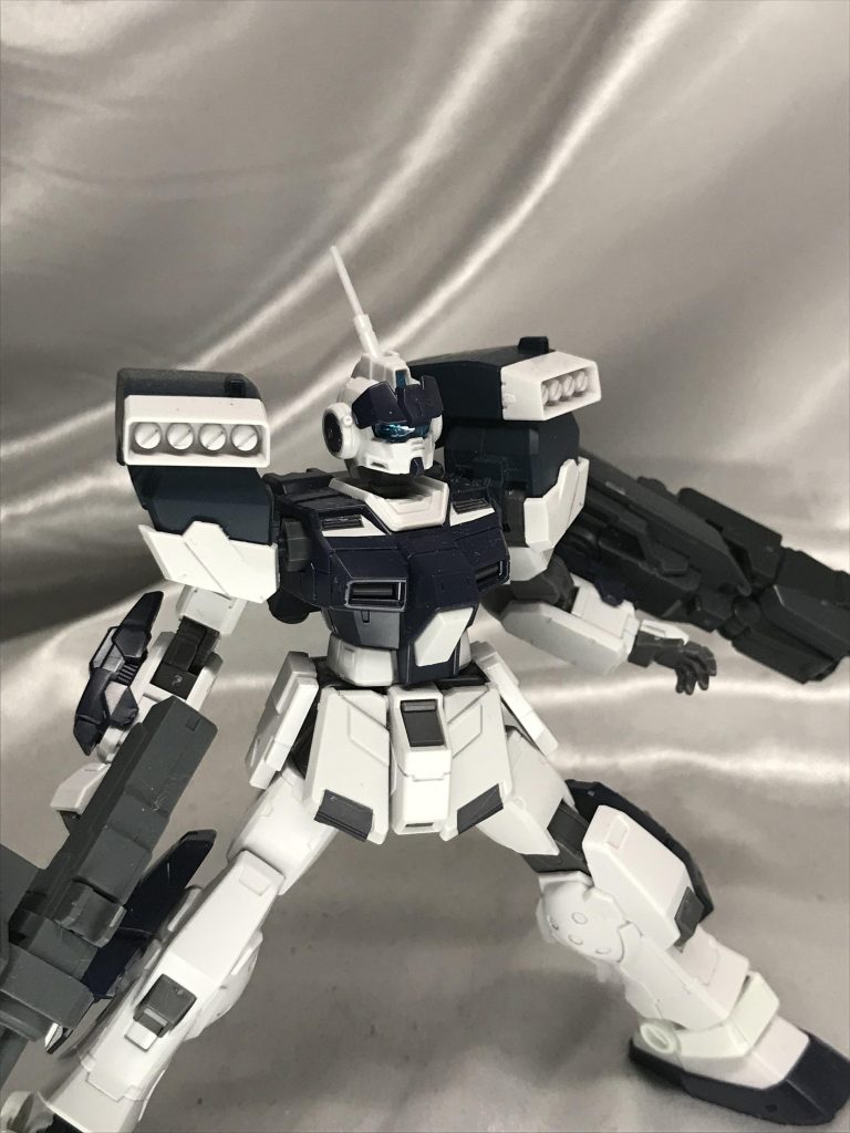 ミサイルポッドはビームマスター？のものを接着。陸戦タイプを考えていたんで無骨な装備に揃えました。