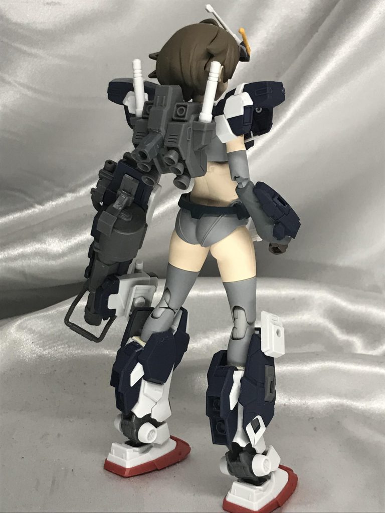 お尻(背面とにかく高機動、スゴイ。バーニアだらけです。武器がはっきりしてるので、他はかなりすっきりです。