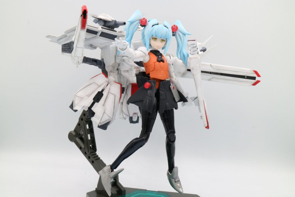 ELダイバー ルリ用にチューニングされた支援機という脳内設定で、ルリ側にコアガンダムのバックパックを接続してあるので、写真のように合体可能になっています!('ω')ノこれが本当の姿だ!(笑)