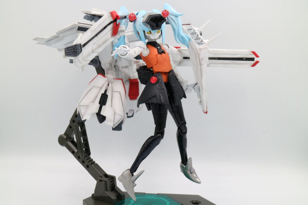 ルリのMSモードでは、コアガンダム合体時にはオミットされていた[GNグラビティブラスト]を頭部に接続可能となっています。彼女のみがビルドナデシコの能力を100%引き出せるという設定です。