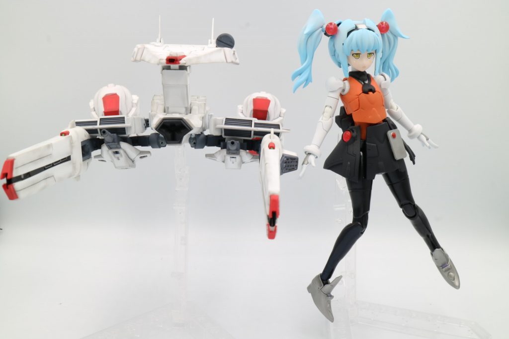 GBNのフィールドでは彼女自身がビルドした支援戦闘機[ビルドナデシコ]と行動を供にしている。ビルドナデシコには学習型AI[思兼<オモイカネ>]が搭載されており、自立型起動兵器としてルリをサポートする。また、映像や文字による意思疎通が可能。