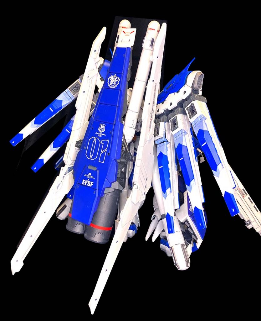 ウィング下部は内部加工で可動角度を大きくできるよう変更。各部HWSパーツを加工フィッティングしてプラ棒などで脱着可能