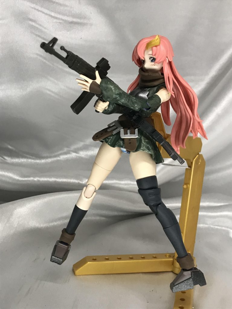 武器はギラズールのビームマシンガン。グレネードはつけると妙にごつくなってしまうので外しました。