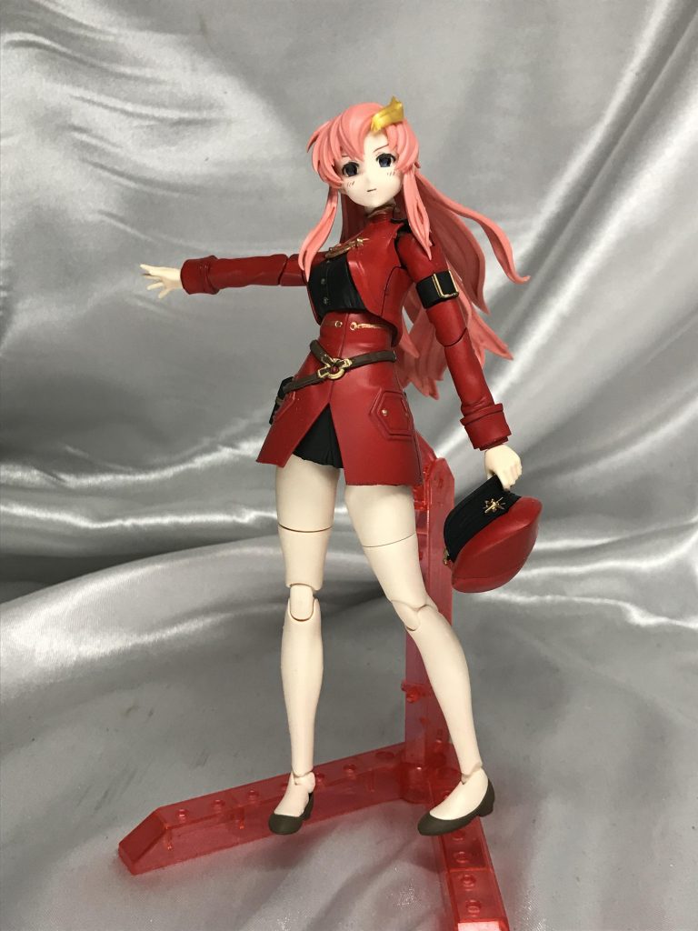 頭はラクスさんまんま、目のハイライトだけ消しました。体が８６のレーナのものを、首の径を新造して接続しています。