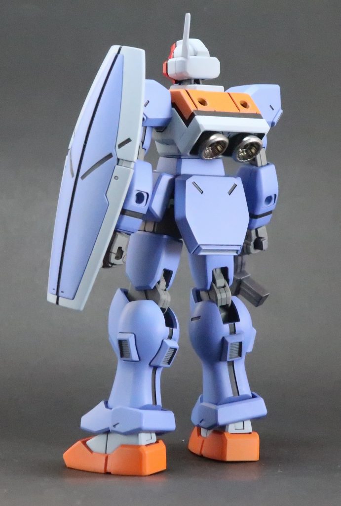 最初は指揮官型に改造するつもりでしたが、既に投稿されている方がいたので普通のにしました。(そんなに難しい改造じゃないですが、プレバンなんだから 指揮官型の頭とおまけに大砲くらいつけてくれればいいのに)