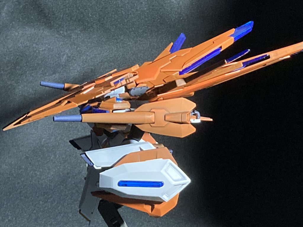 可変後は割とティターンズ機体の様な無茶なデザインこういう飛行機というよりは獣じみたデザインの方が好みだったり