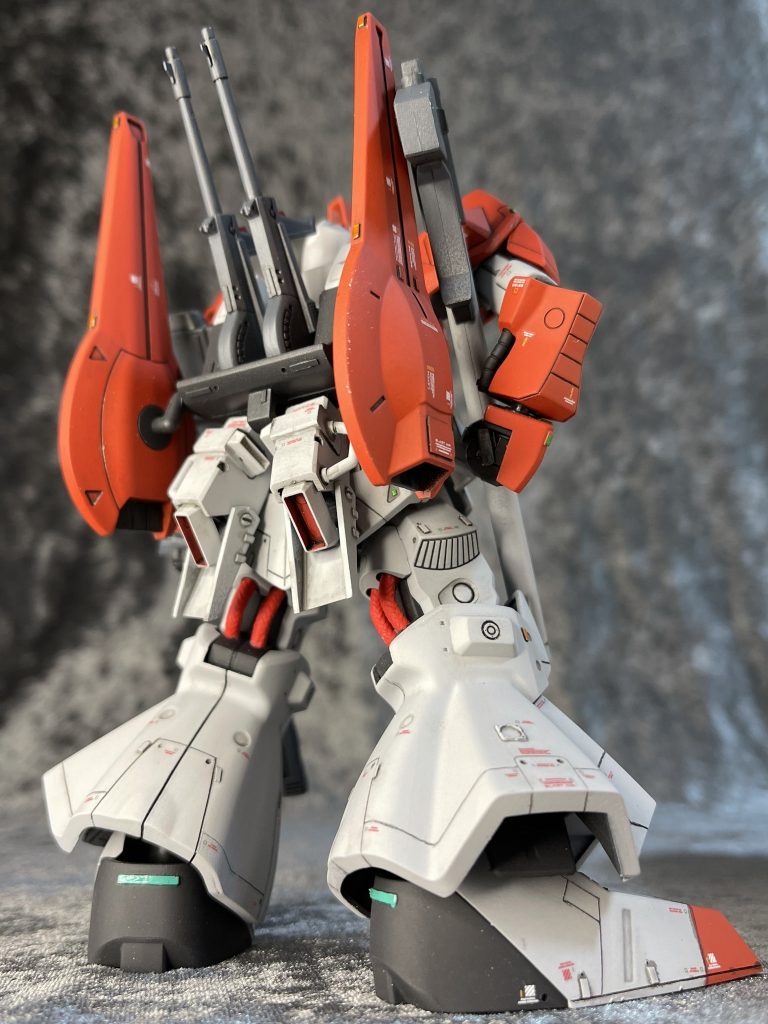 腰部の熱核ロケットは大気圏航行用熱核ジェットに換装。