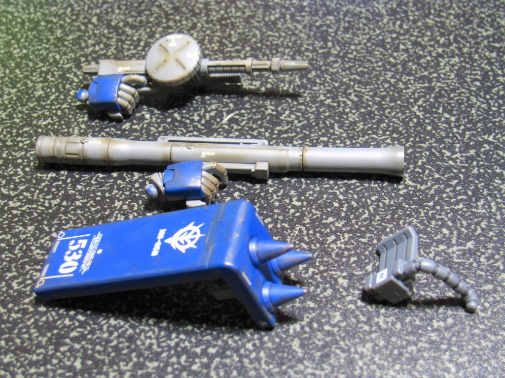 バズーカ・ラックだけはあったのですが・・・差し替えの箇所がクリアー塗装して固くなっていたので差し替えられませんでした(汗)。