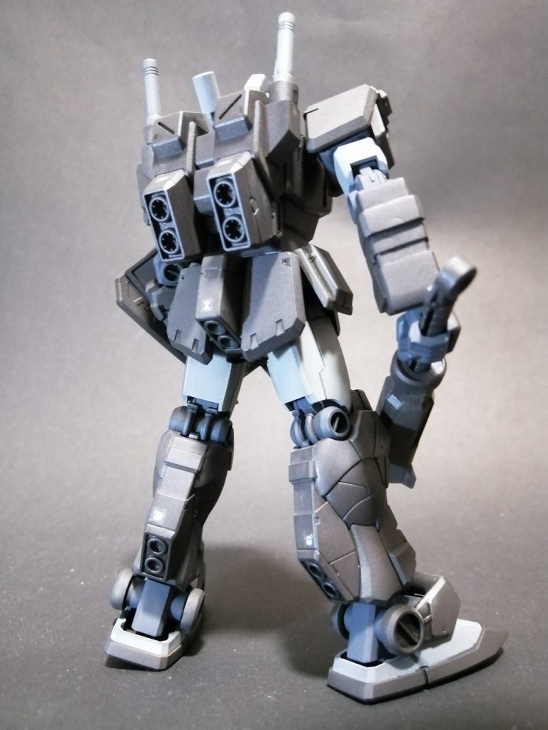 後ろ。両機共通です。今回の使用カラーは、ジャーマングレー・ロイヤルライトグレイ・ダークアイアン(履帯色)。自分は水性タミヤのつや消しが好きです。