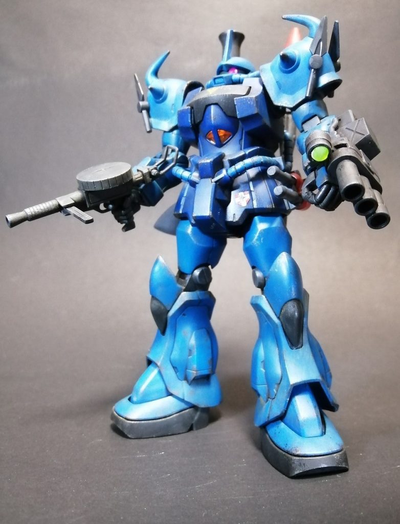 07B3・ラル機。 ゲリラ戦仕様にショートマシンガン。 右腕部にアンカーワイヤー。 左腕部に35mmガトリング。 腰部にハンドグレネード。 肩部にヒートダガー。 グフ・カスタムをラルカラーで仕上げました。