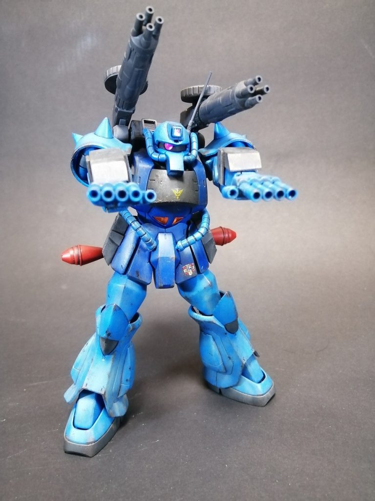 07C・クランプ機。 両手部に80mmマシンガン。 両肩部に120mmマシンキャノン。背部にシュツルムファースト。重装型はグレー系ですが、部隊に合わせる為にあえて青にしてます。