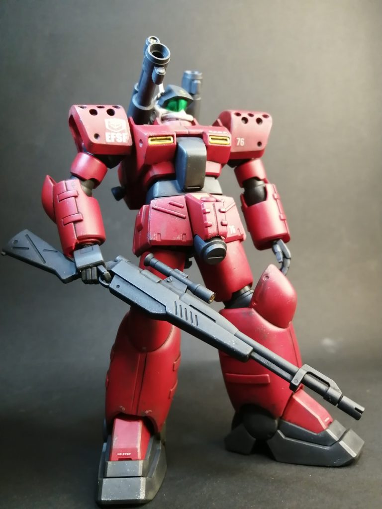 ジムスナ２のライフルが良く似合うと思ったのでチョイス。 赤に白デカール映えるのですけど、やり過ぎない程度に。