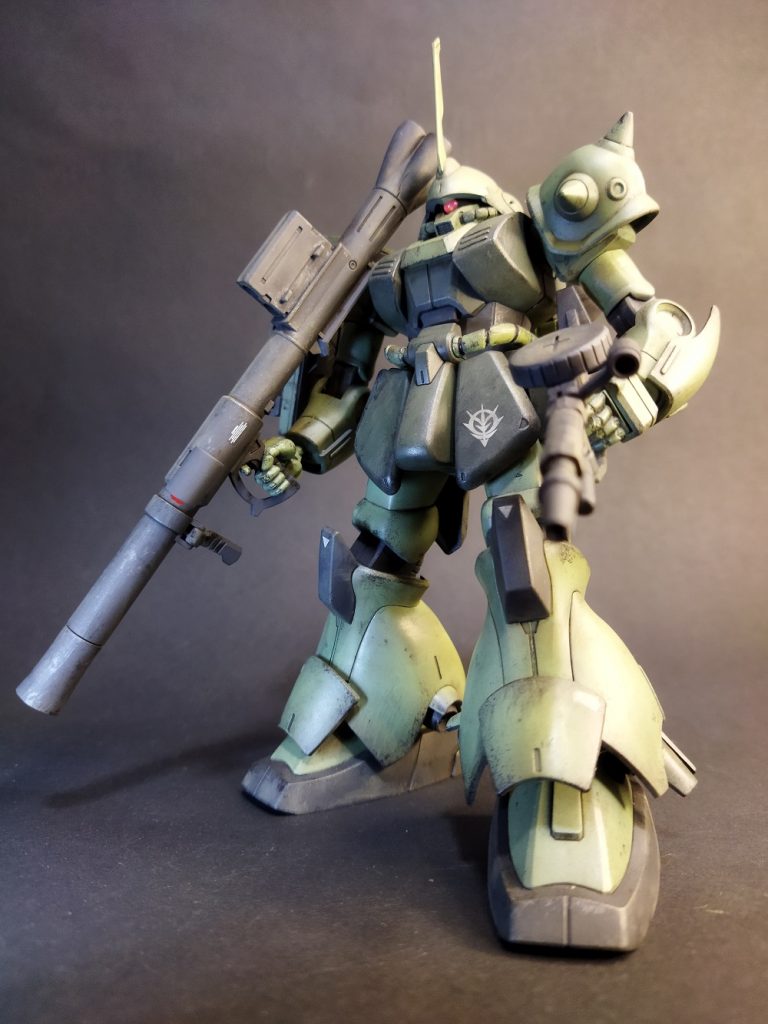 正面から。武器両手持ち。デカールは控えめに。というか苦手なんです。