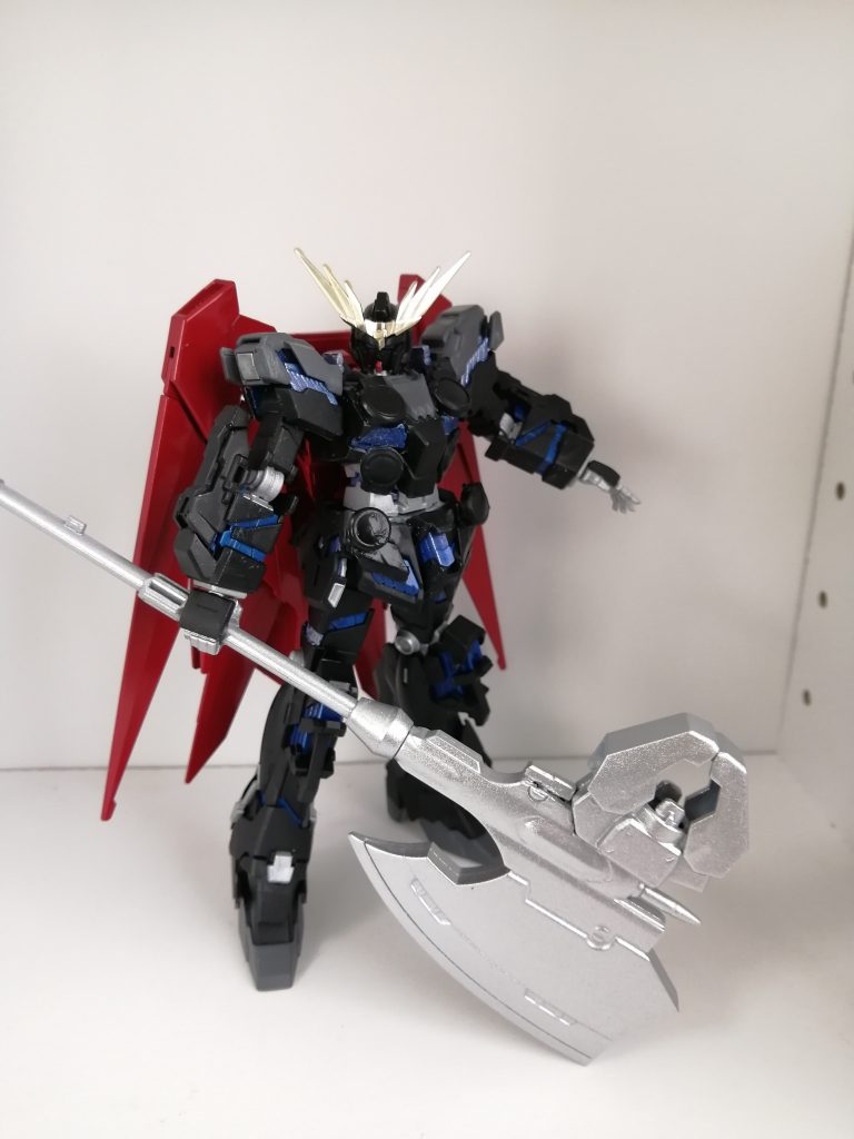 MCUで一番好きなのがソーなので彼をモチーフに作りました!角はフェネクスの余りパーツからですが、基礎はユニコーンです。サイコフレームは電撃をイメージして蒼に。お手軽改造で、塗装も精神の病み期にやったのでかなり粗めです。