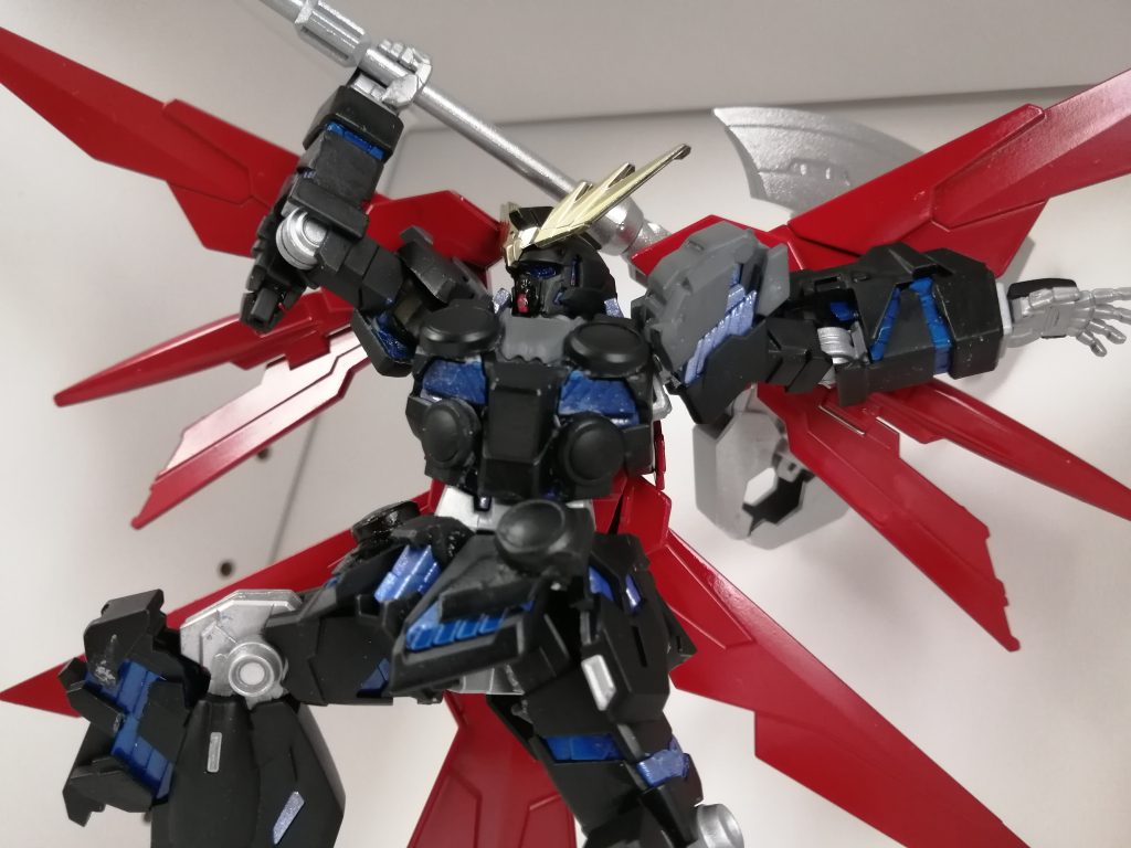 最後は私のアイコンにもしている写真で終わり。以上です。病み期にやったので本当に塗装が最悪ですが投稿しないのももったいなかったので投稿しました。本当はムジョルニアにエングレービングシールを貼りたかったのですが予算が無かったので断念してます。しかし、この機体、武器やらマントのせいで完成した4ヶ月前から思ってましたがゲッター感がありますね。しかもゲッターロボアークで、真ゲッターロボタラクが登場したおかげでよりゲッター感が増した気がします。さて、最後まで閲覧ありがとうございました!