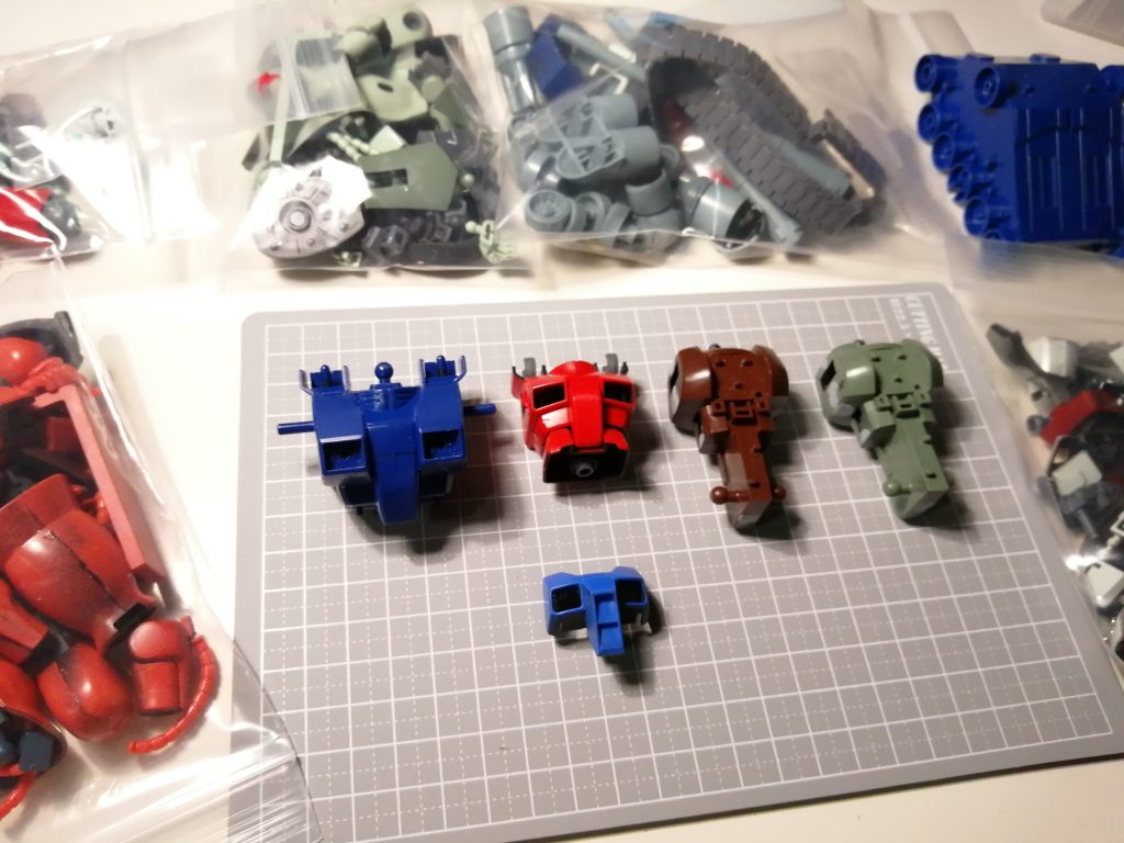 5体同時進行に加え、ザクが旧HG キットということもあり、ヤスリ祭りでお腹一杯。