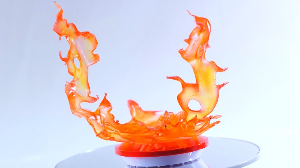 本体をあまり弄らなかった分、スタンドを凝ってみました。100均のプラ板とライトを使用してるので、大変お得。