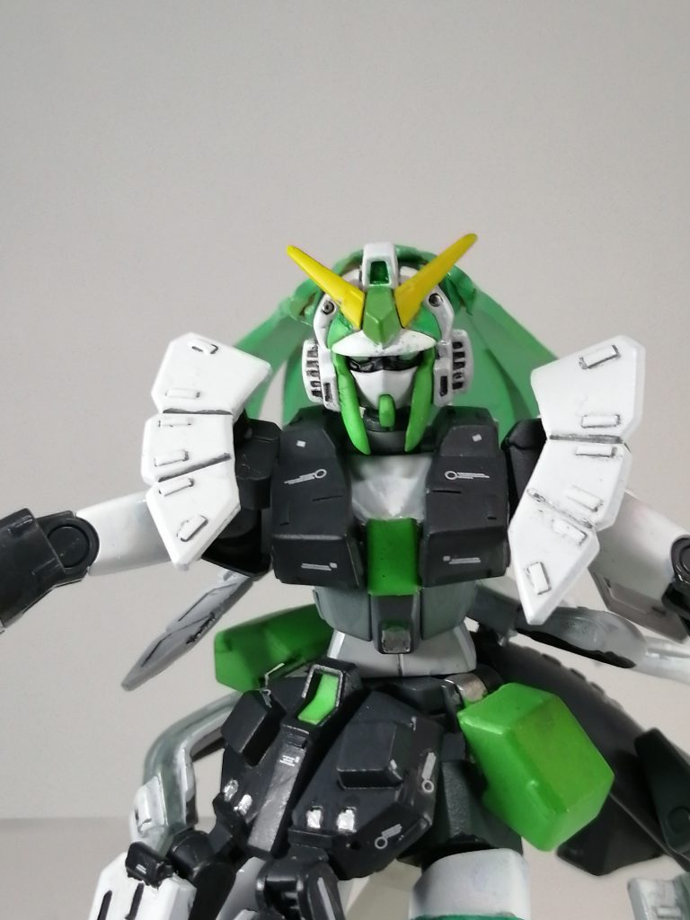 ジャンクパーツに残してあったHGFCノーベルガンダム(バーサーカー)の髪パーツも装着できるようにしました。…のですが、重量がありすぎて首が後ろに持っていかれる…。