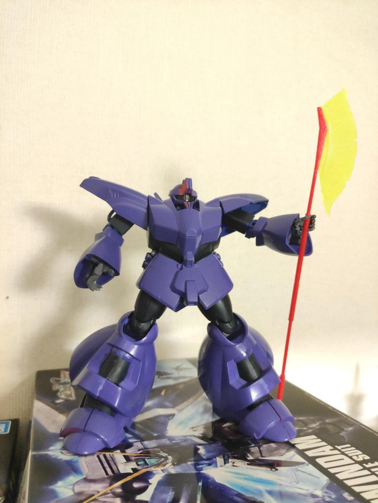 全身をパープルで缶スプレー塗装し、後からダークブルーとレッド部分をエナメル塗料で塗装しました合わせ目がうまく消えなかったのが心残りです、ムニュが足りなかったんですかね…