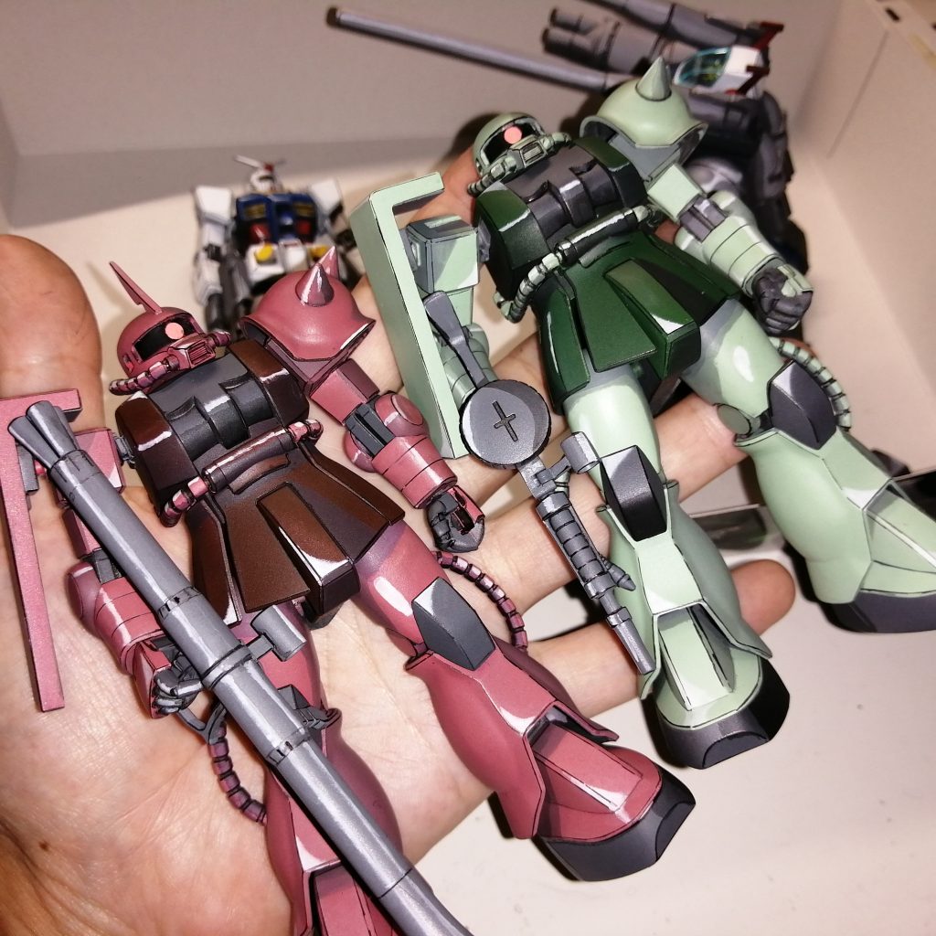ガンダムはアニメっぽく仕上げやすかったけど、ザクには悶絶したり、、、