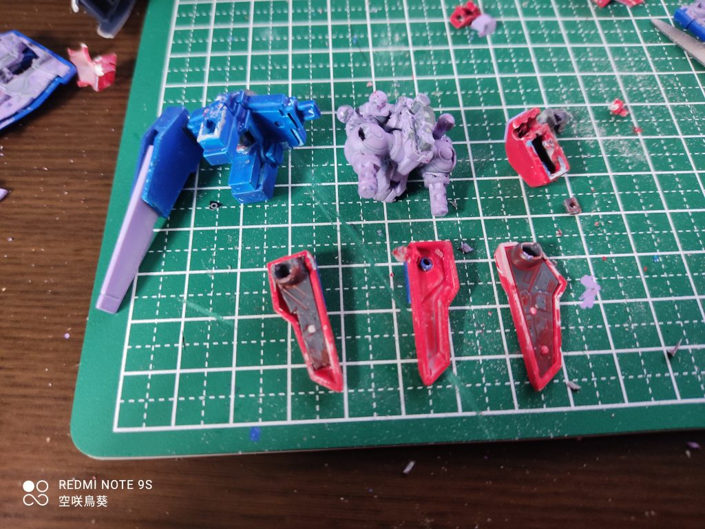 腰部分にはRGウイングガンダムと組み合わせています。