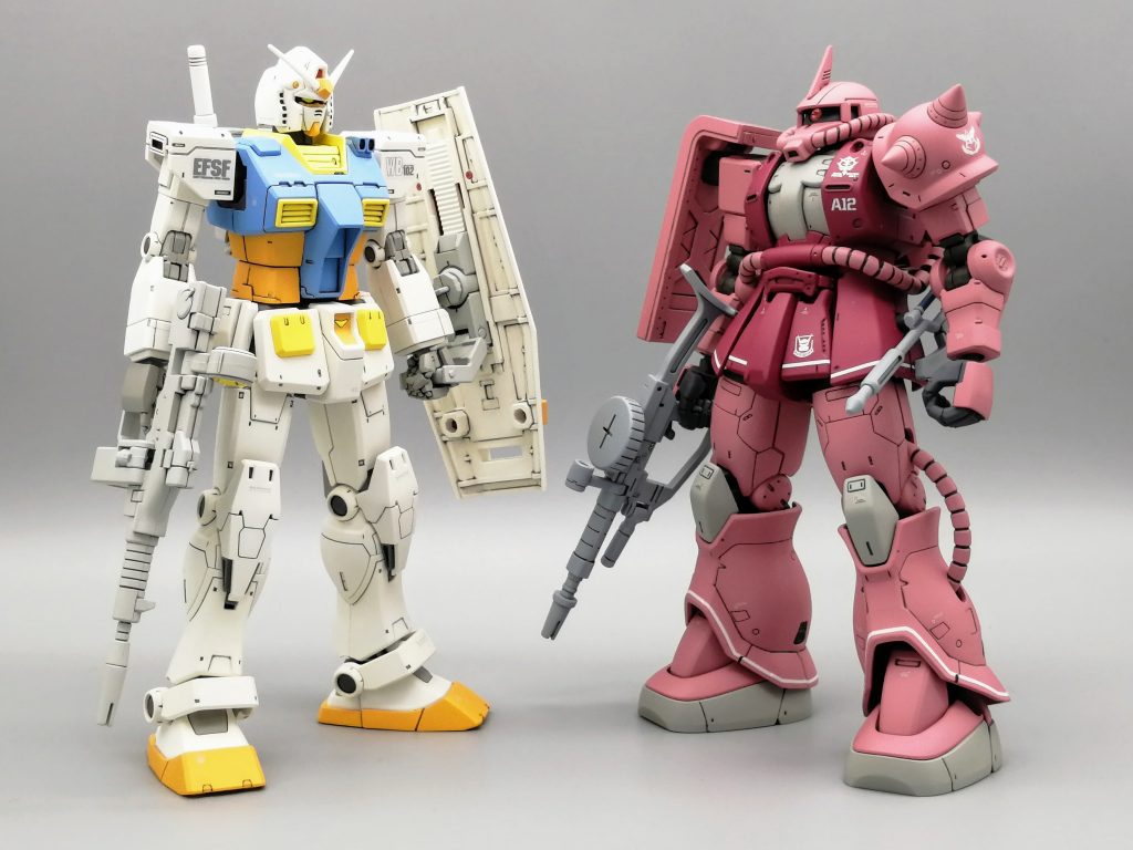 前作のオリジンガンダムとのツーショット。このためにガンダムに合わせて淡いカラーにしたのですが、もっと明るい感じでも良かったのか。