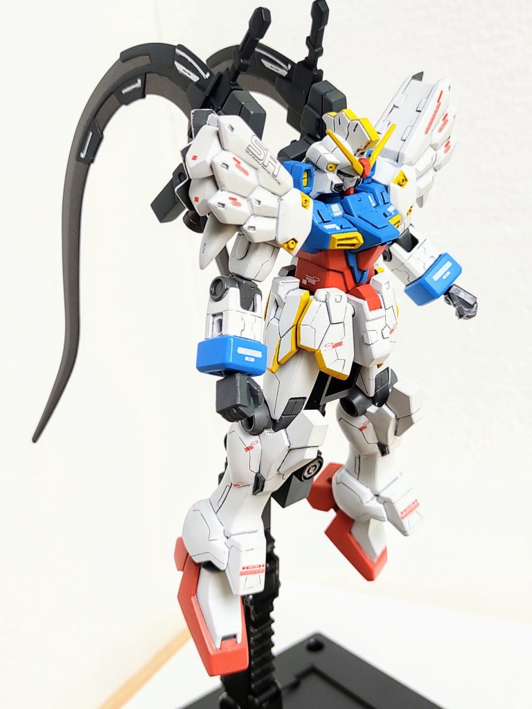 デカールはMGサンドロックEWのものを使用。肩横のウロコ？はプラ板とエポパテで大きめに自作しました。個人的にお気に入りポイントです。