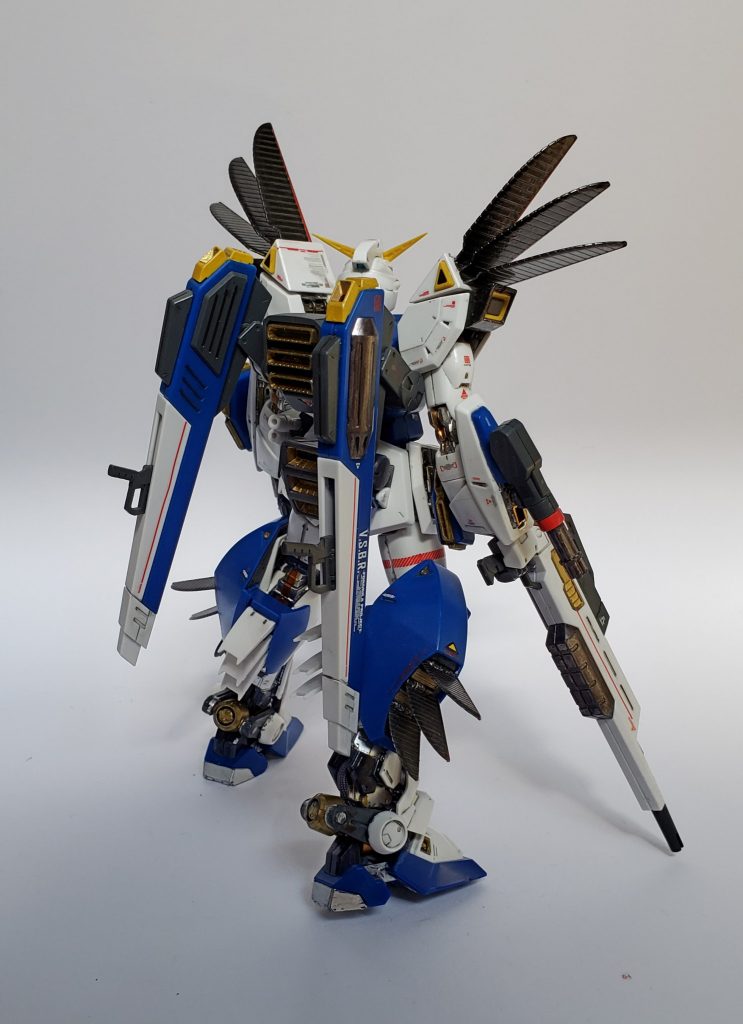 リアビューヴェスバーの排気口をMGの白から旧キット準拠のイエローに変更しています。バーニア類はマッキーゴールドで塗ってます