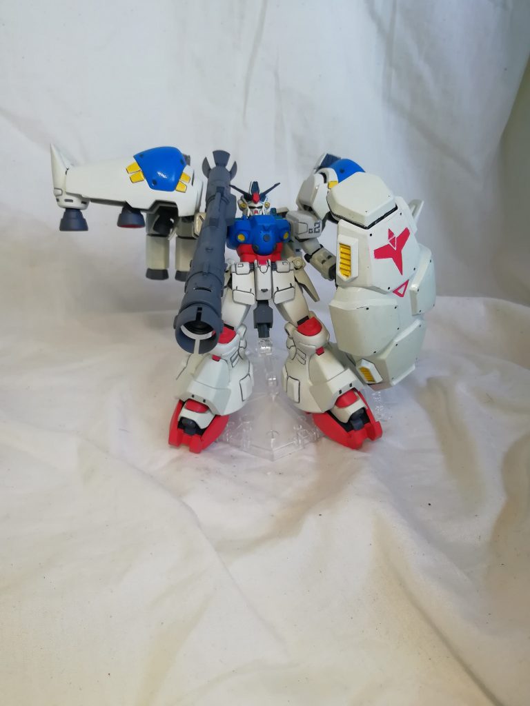 ビームバズーカ。自然に構えるには腕、肩の改造が必要そう。