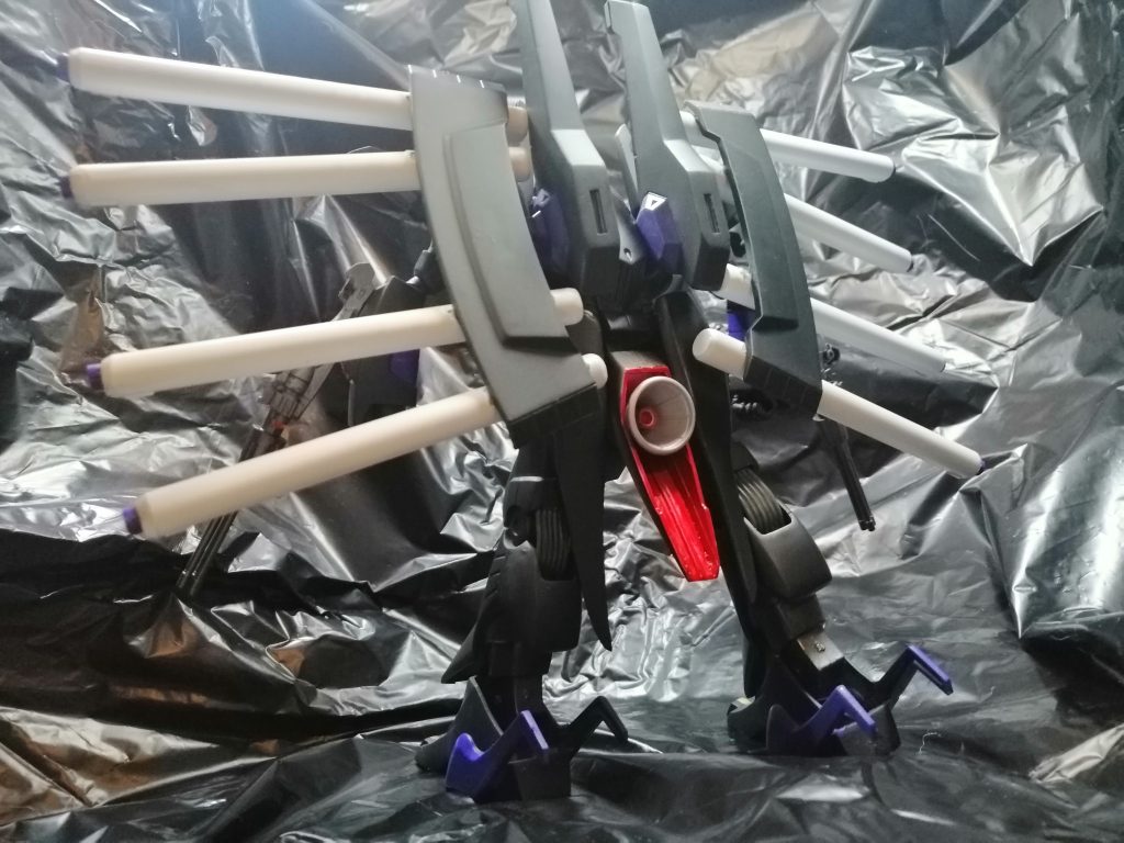 ミサイル長すぎ（苦笑）見えにくいですが、リアスカートはロング丈にして先は尖らせました。頭部形状と合わせて虫っぽい（笑）