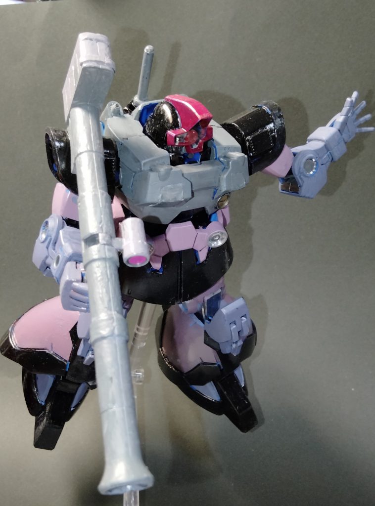 ドム系のHGを作るのはこれが初めてでしたが、やっぱりジオン系も作ってて楽しいですね(^o^)