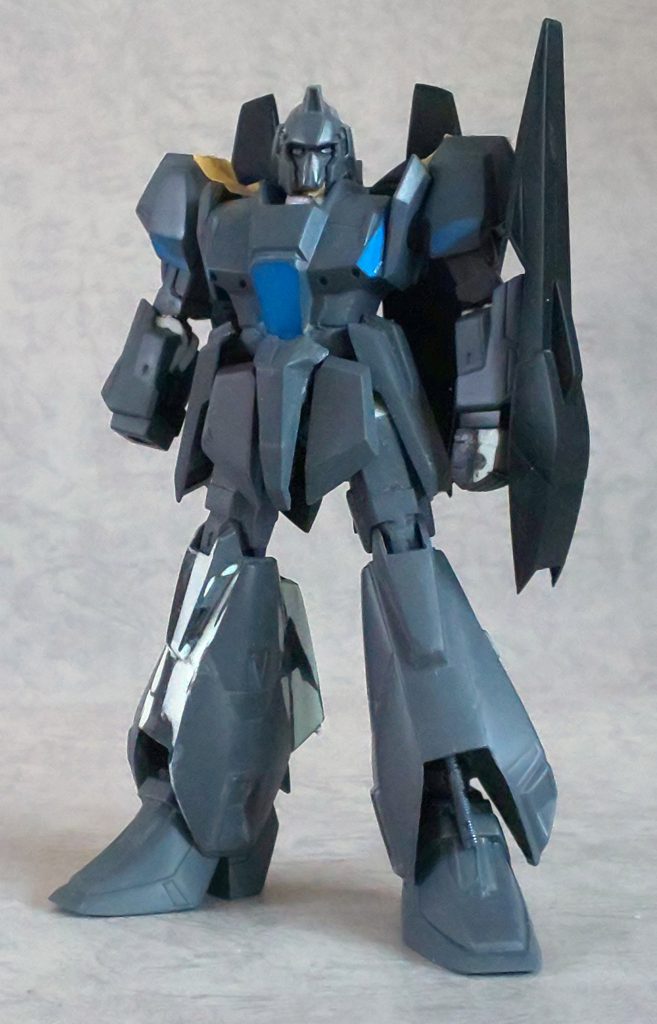 下地を塗りましたが、更に胸や腹部を削り込んでます。