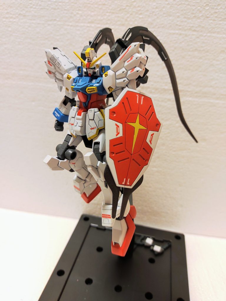 シールドも連邦風にマークを彫りました。