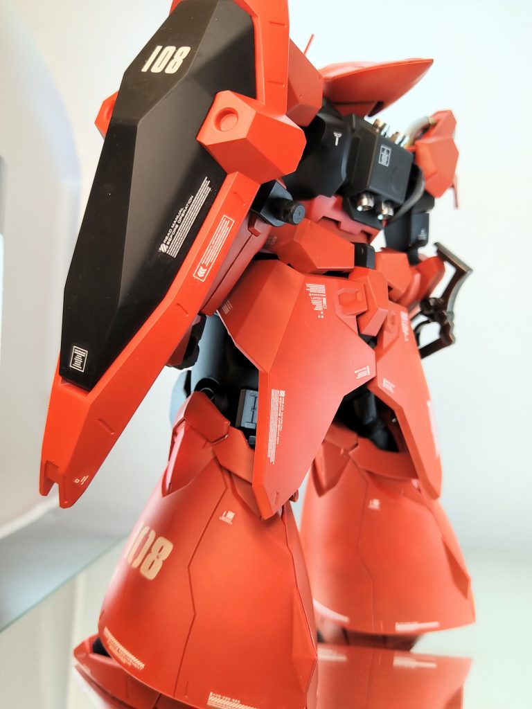 カラーレシピ　クレオス(C)ガイアノーツ(G)赤　スカーレット(G)＋プレミアムレッド(G)＋クリアーブラウン(G)黒1　Ex-ブラック(G)黒2　Ex-シルバー(G)＋Ex-ブラック(G)灰色　ミッドナイトブルー(G)銀　Ex-ブラック(G)→スーパージュラルミン(C)金　ゴールド(4アーティストマーカー)オーバーコート　スーパースムースクリアー(C)、スーパークリアーⅢUVカット(C)