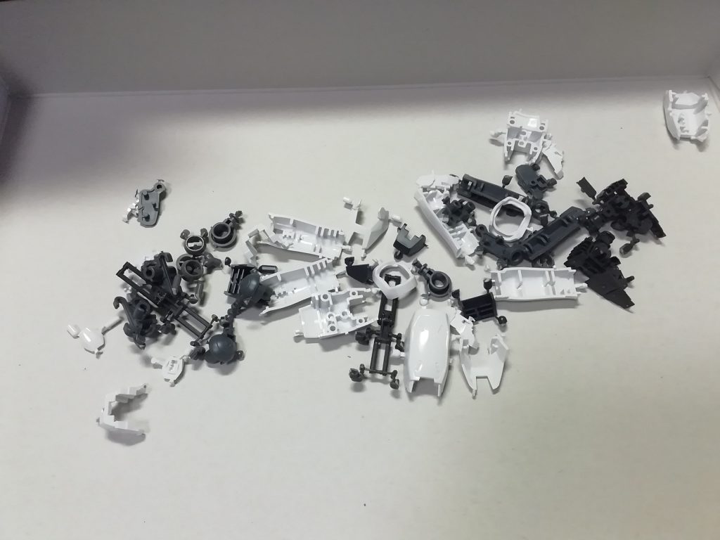 足だけランナーから取り外す。