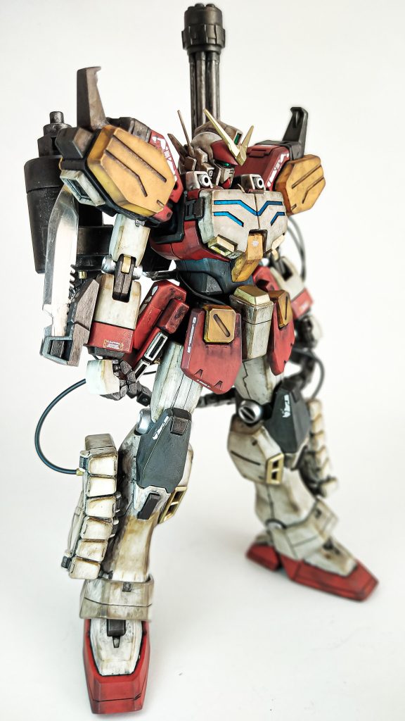 緩急がつけばいいなーと思いアーミーナイフだけシルバーでギラギラにしています。その他はつや消し仕上げにしました。ウェザリングマスターとリアルタッチマーカーの定着にもつや消しは必須のようです。