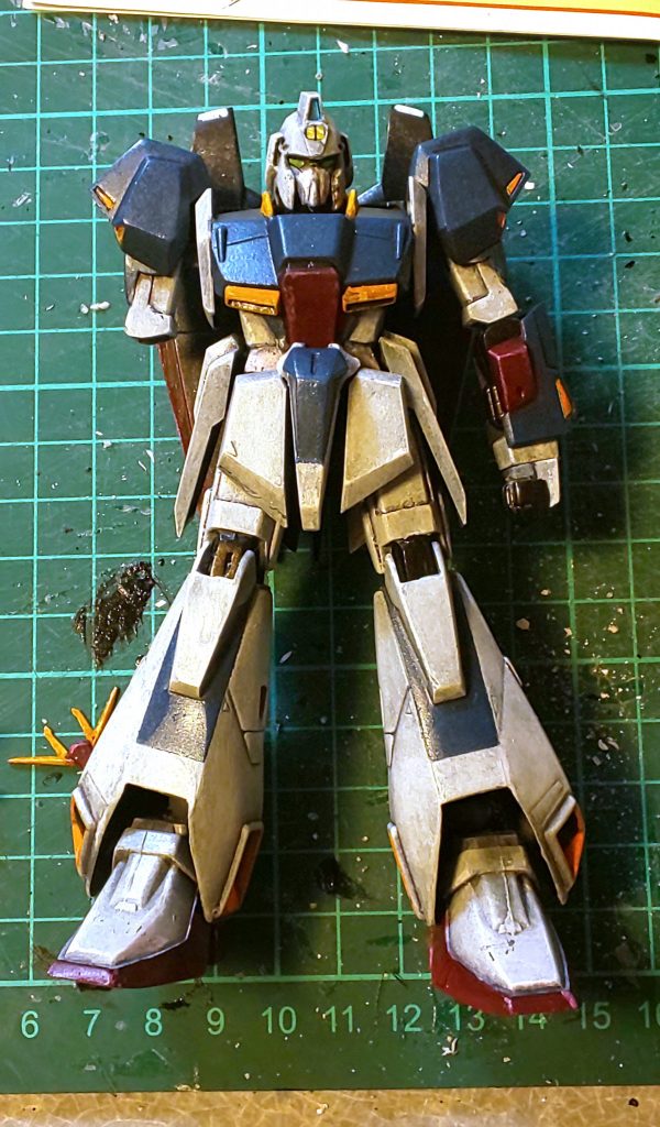 最終的にフロントアーマーを小型化して完了。