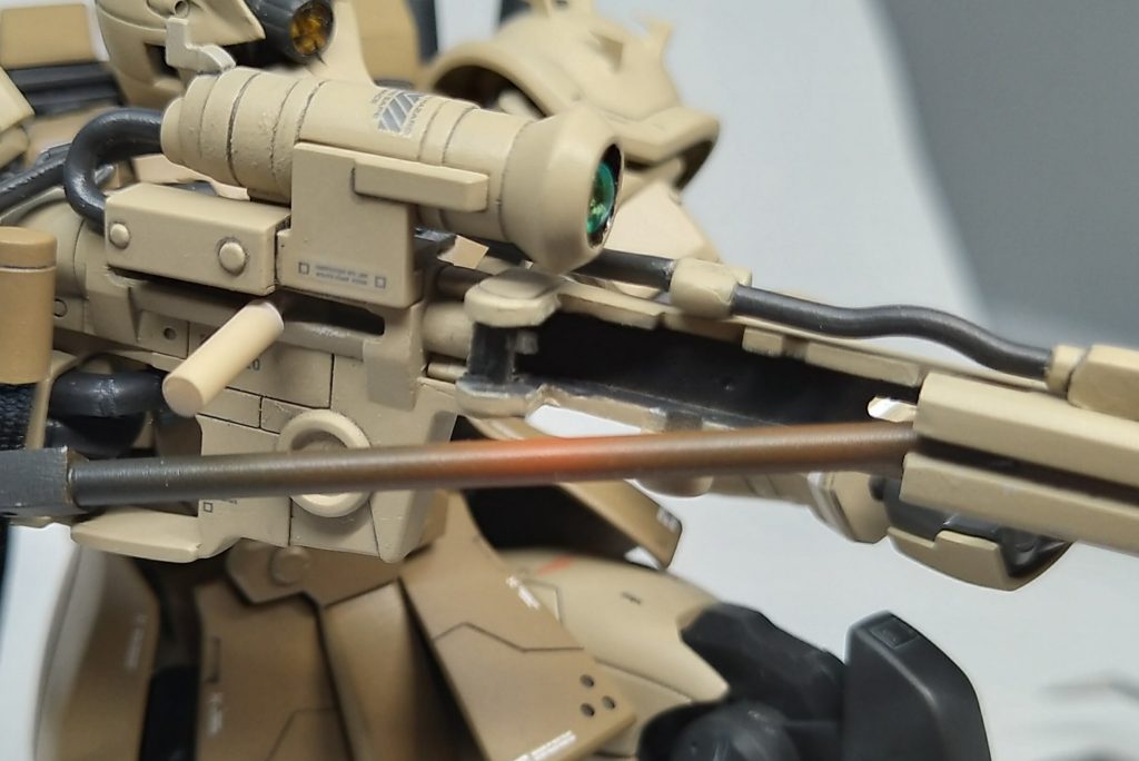 スライドバーの引き上げ、引き下げのギミックも再現。スナイパーっぽさを演出したつもりです。