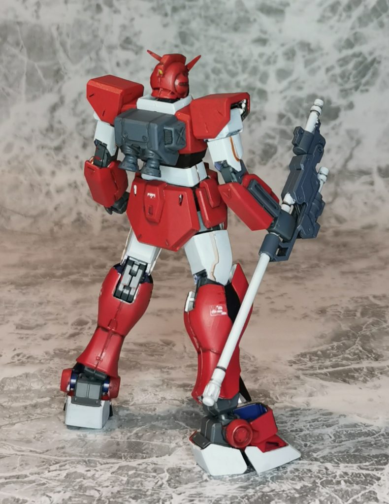 腰のサイドアーマーはHGガンダムより(余ってたのでw)。射撃武器が何かが気になります…！