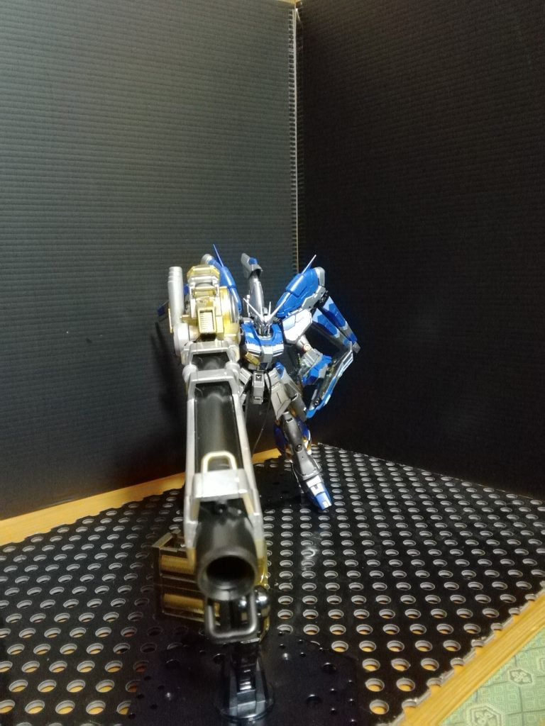 ハイニューガンダム–2枚目/制作者：アッキー