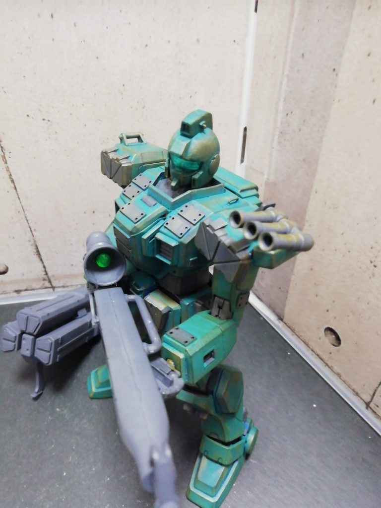 手首がポロリで武器が持たせられなかったのをアルミ線通して補強しました。その写真無いです、、(-＿-)