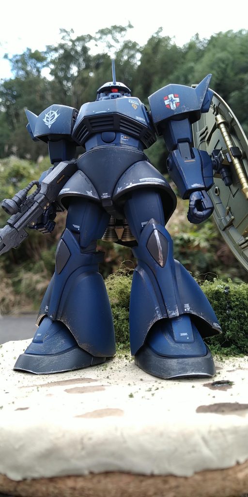 ジャブロー攻略戦を控えているのでやや暗めの塗装…という設定 それじゃぁ超目立つ赤で侵入した某大佐の立場が無いが(笑)