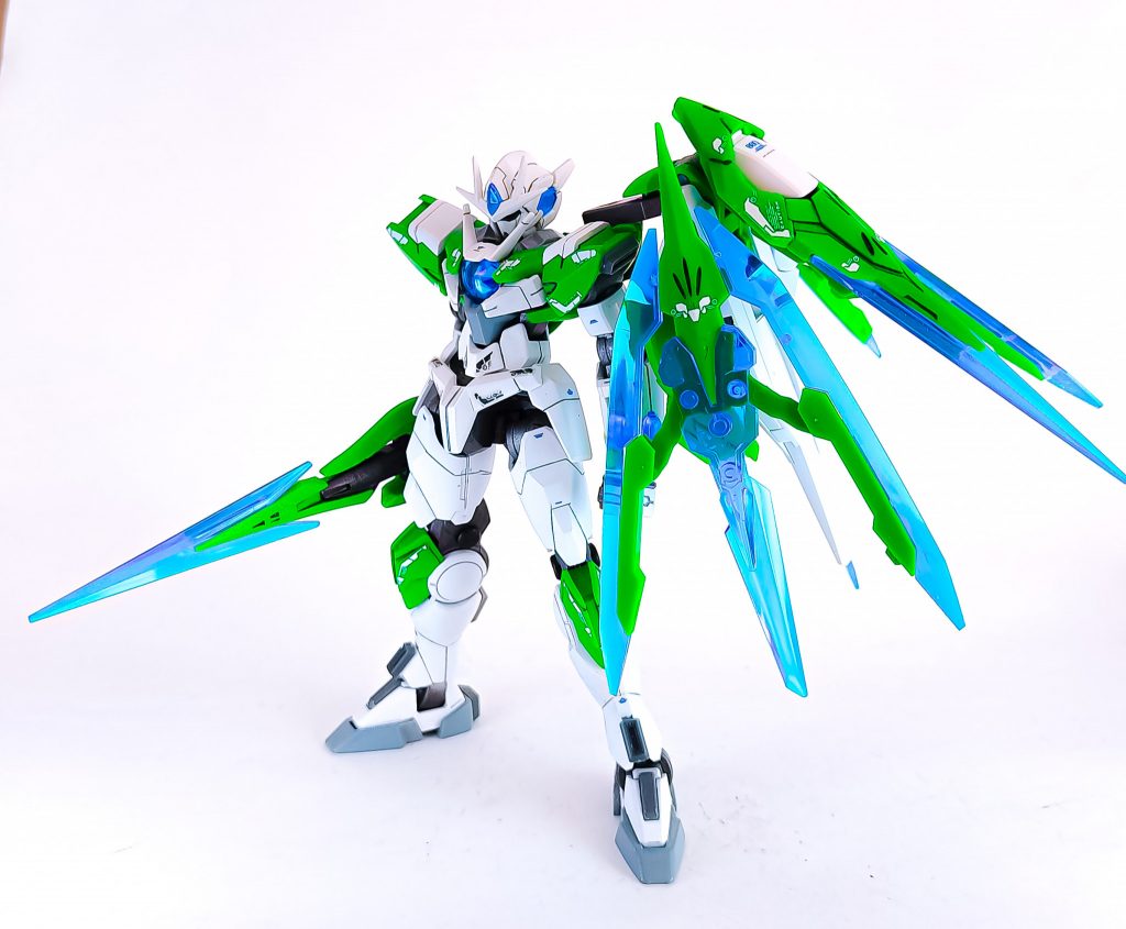 胸部クリアパーツの下に、手芸店で購入したジルコニアを仕込んでいます。ジュエルシールとかVCドームとか色々と試している時期でした。コスパは悪いですが強めに光を当てるとキラキラして綺麗です。