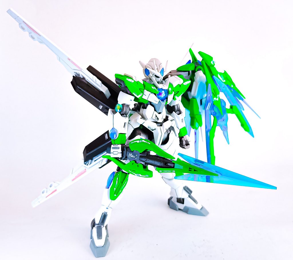 スタビライザーはリアアーマーから生えています。実はこれ位置を失敗していて、腕の稼働にメチャクチャ干渉します。安易すぎました。